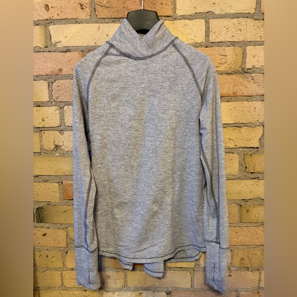 Lululemon gray striped long sleeve pullover